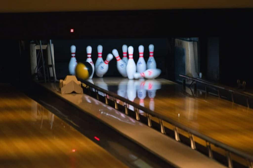 third date ideas bowling 